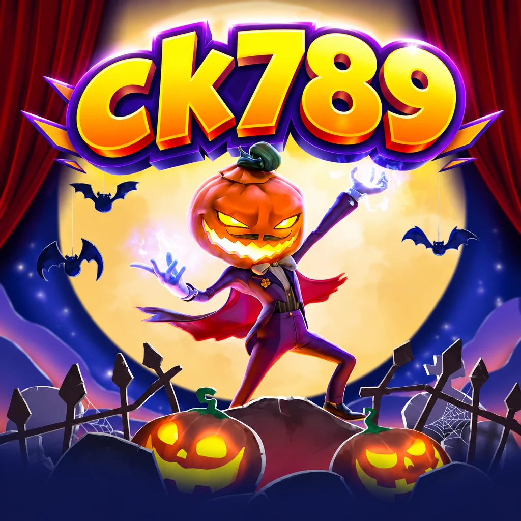 Logo ck789 dengan karakter labu Halloween bertopeng jas di bawah sinar bulan purnama